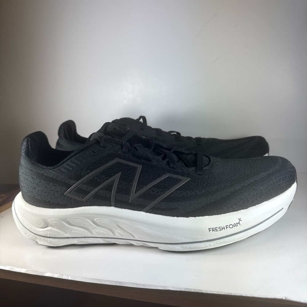 New Balance Men's Size 11 Black White Fresh Foam Vongo Running Sneakers